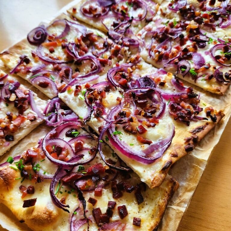 Knuspriger Flammkuchen