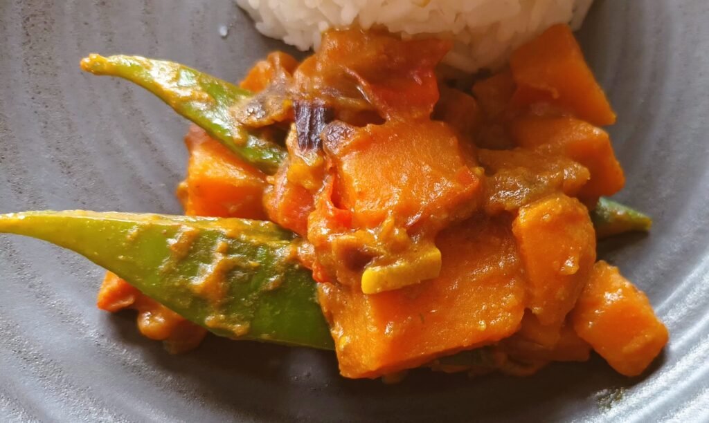 Herbstliches Süßkartoffel-Curry mit grünen Bohnen