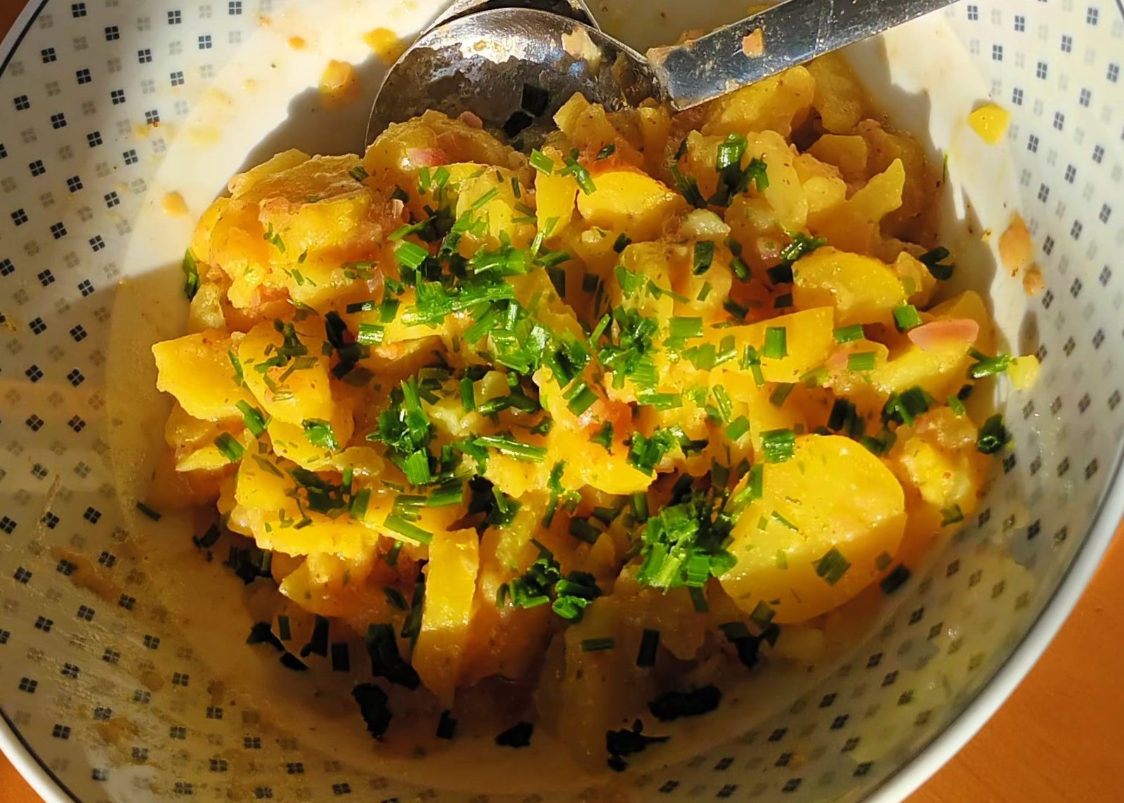 Kartoffelsalat mit Brühe