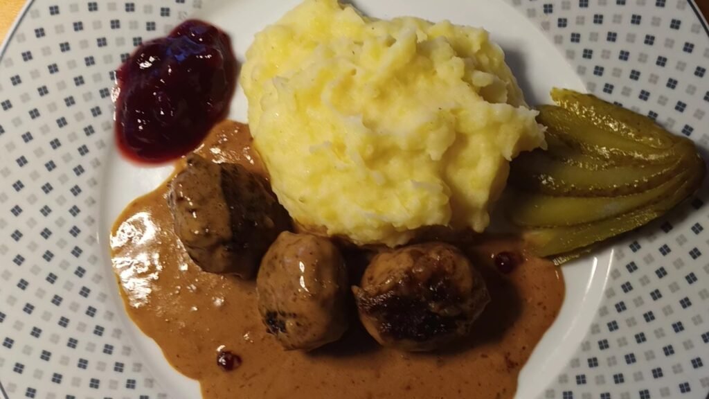 Köttbullar - einfaches Rezept für Schwedische Fleischbällchen