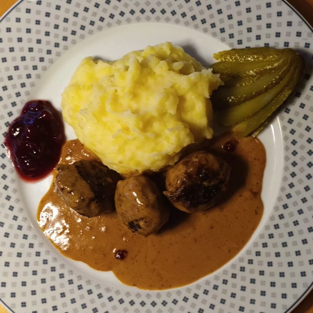 Köttbullar - einfaches Rezept für Schwedische Fleischbällchen