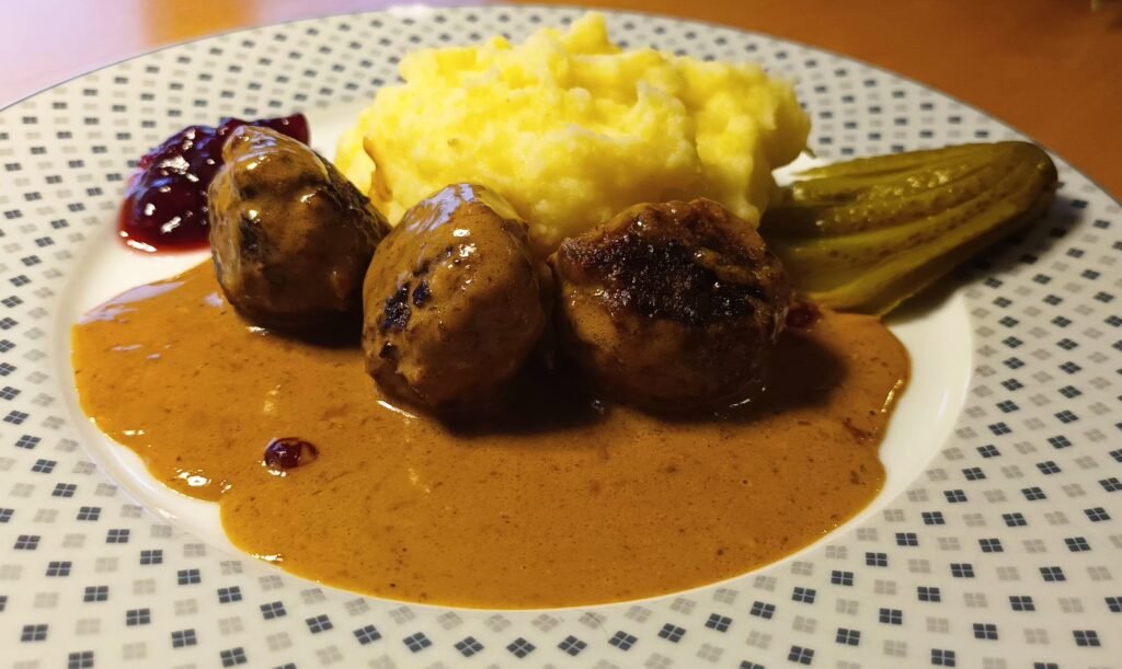 Köttbullar - einfaches Rezept für Schwedische Fleischbällchen