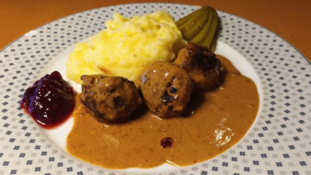 Köttbullar - einfaches Rezept für Schwedische Fleischbällchen