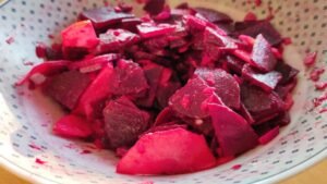 Rote-Bete-Salat mit Apfel und Meerrettich