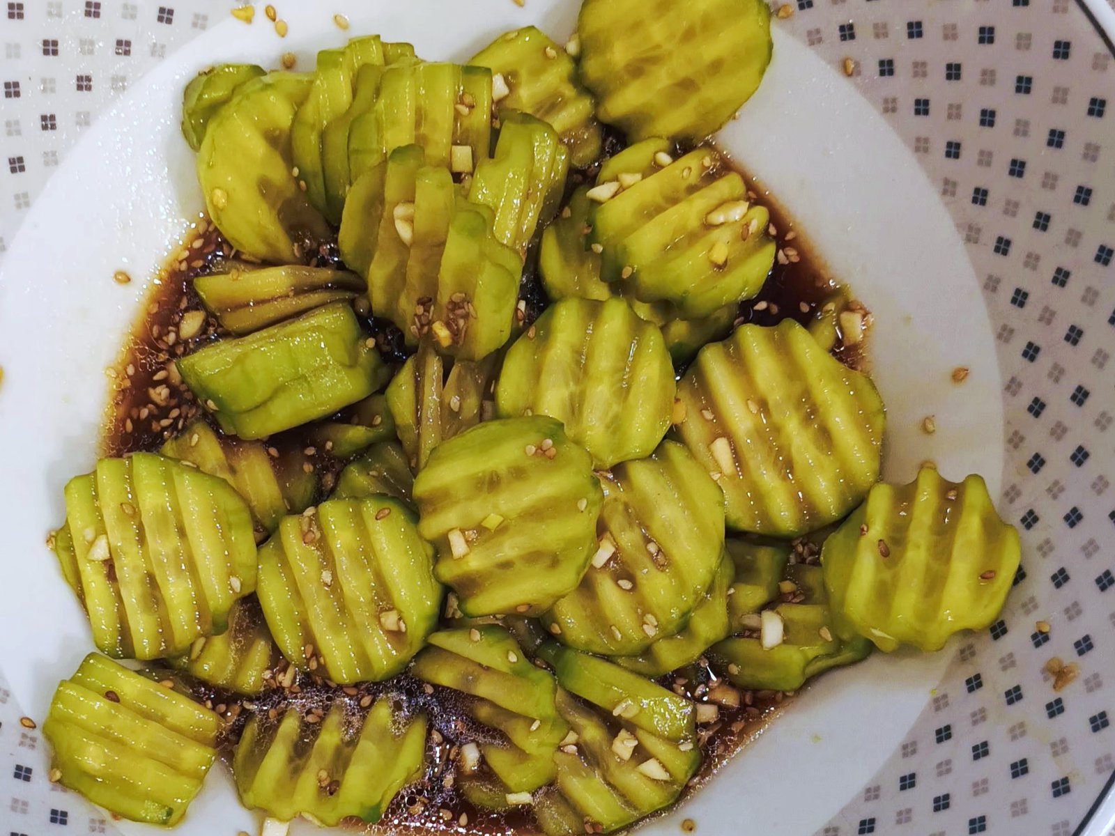 Asiatischer Gurkensalat mit Sesam