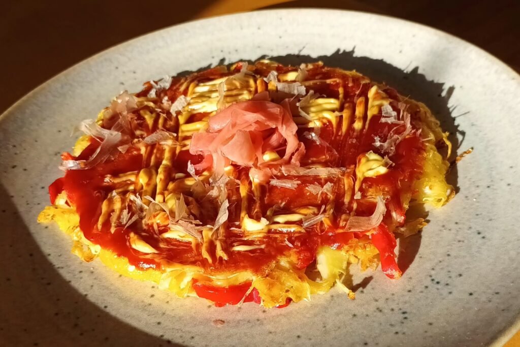 Okonomiyaki – Japanischer Pfannkuchen mit Weißkohl