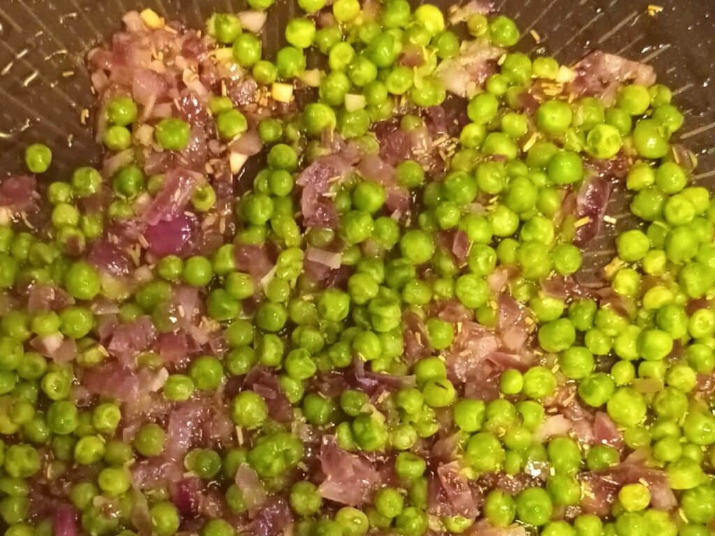Pasta mit Erbsen-Joghurt-Sauce - schnell und einfach