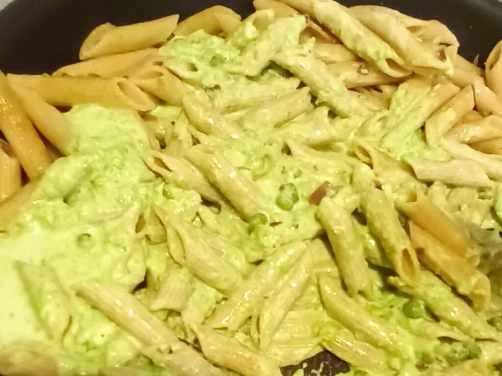Pasta mit Erbsen-Joghurt-Sauce