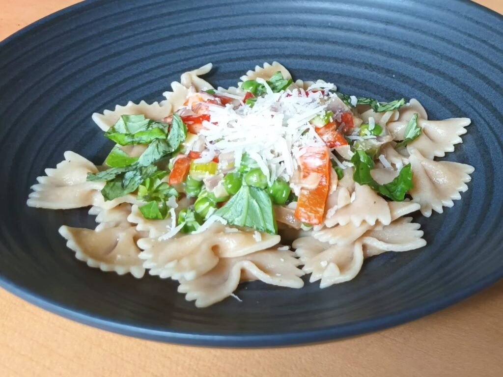 Leichte Erbsen-Paprika-Pasta in 15 Minuten