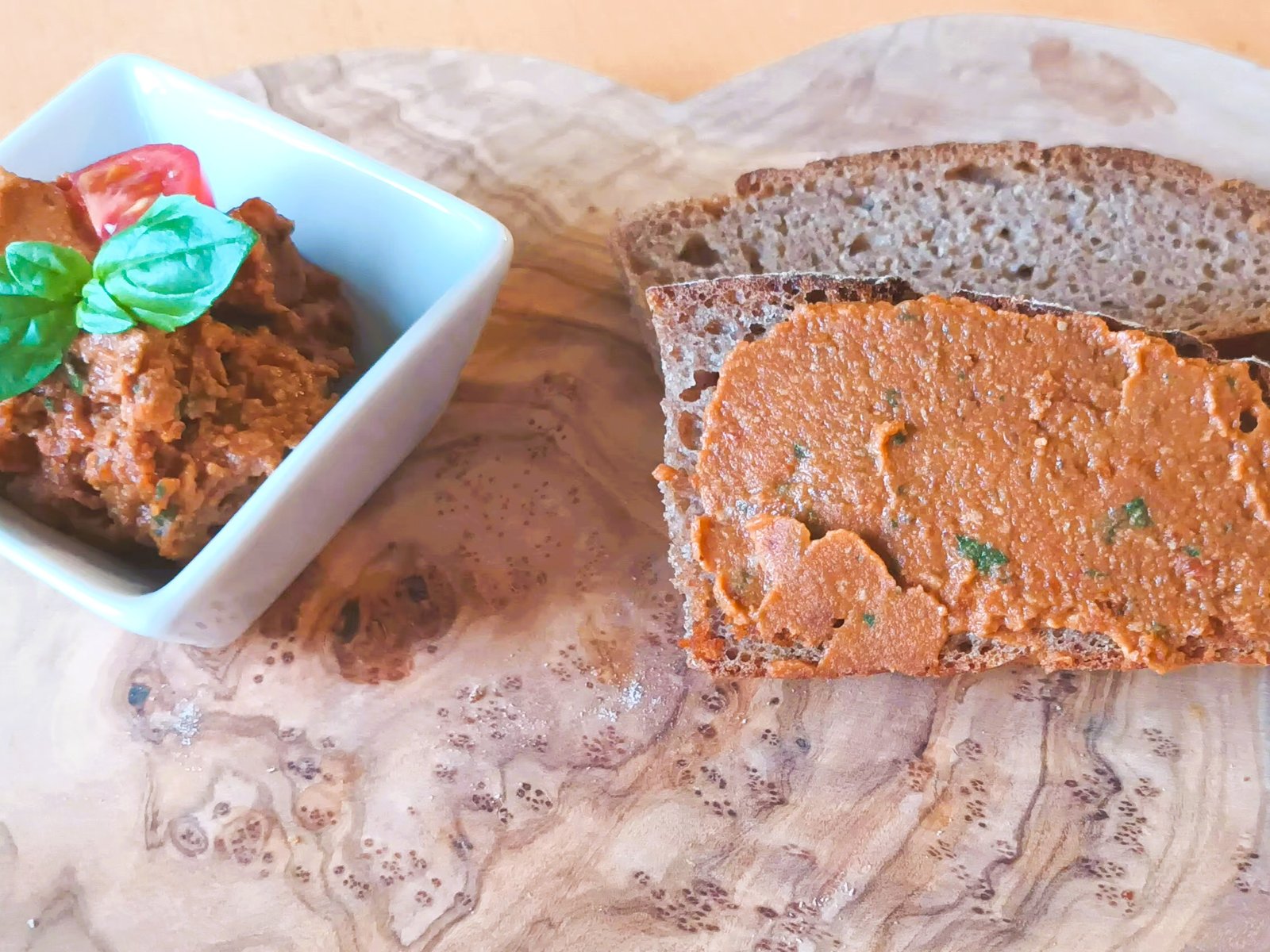 Veganer Linsen-Tomaten-Aufstrich