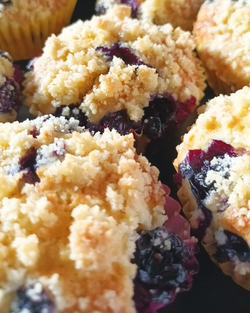 Heidelbeermuffins mit Joghurt und Streuseln