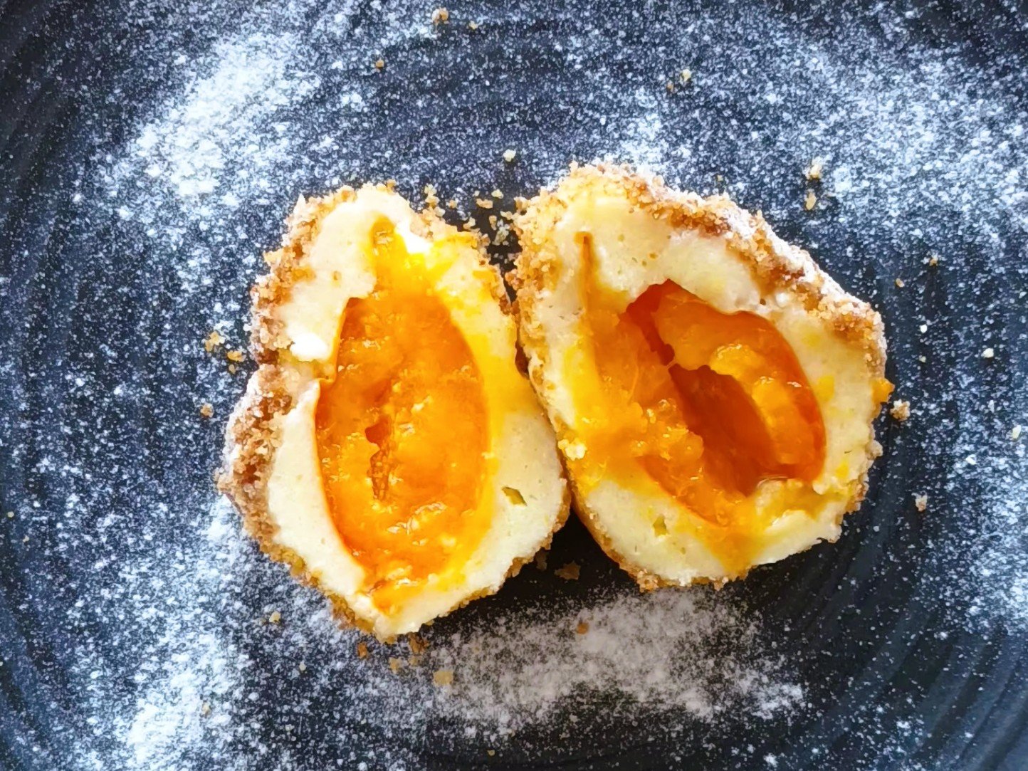 Marillenknödel mit Topfenteig