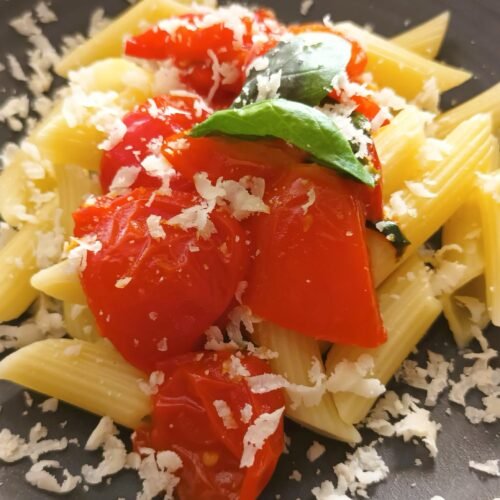 Pasta mit Tomatensauce aus frischen Tomaten