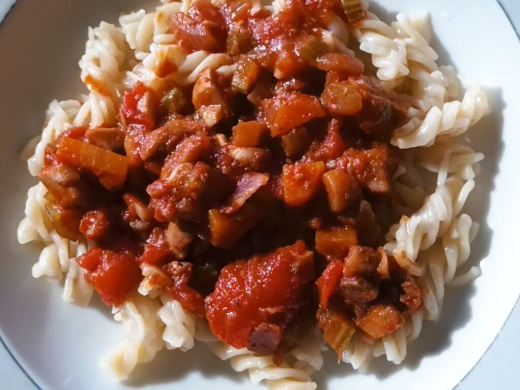 Vegane Bolognese mit Champignons und Walnüssen