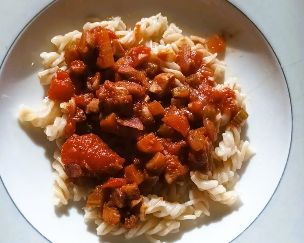 Vegane Bolognese mit Champignons und Walnüssen