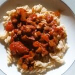 Vegane Bolognese mit Champignons und Walnüssen