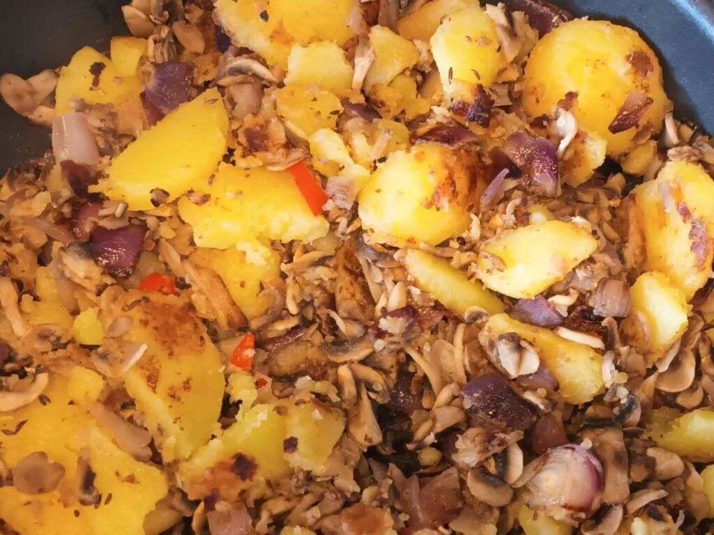 Bratkartoffeln mit Champignons und Zwiebeln