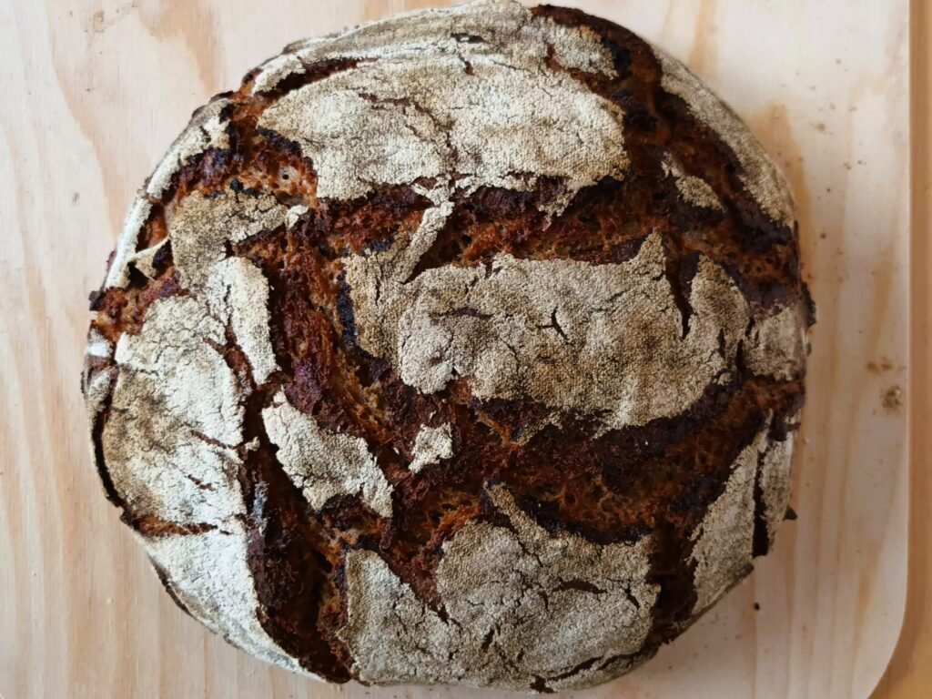 Vollkorn-Roggen-Mischbrot mit Sauerteig