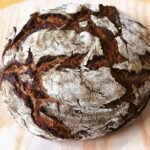 Vollkorn-Roggen-Mischbrot mit Sauerteig