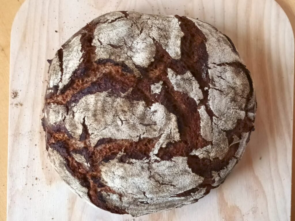 Vollkorn-Roggen-Mischbrot mit Sauerteig