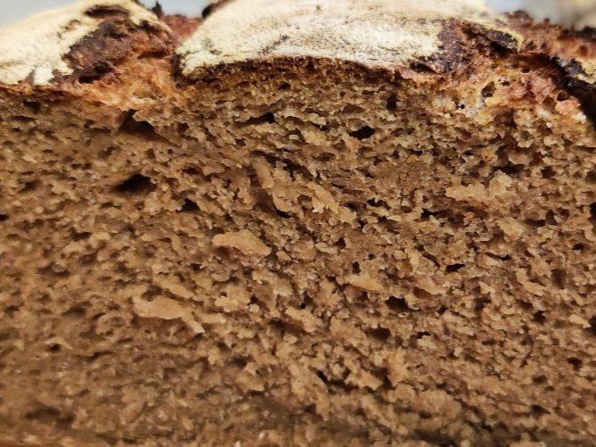 Vollkorn-Roggen-Mischbrot mit Sauerteig