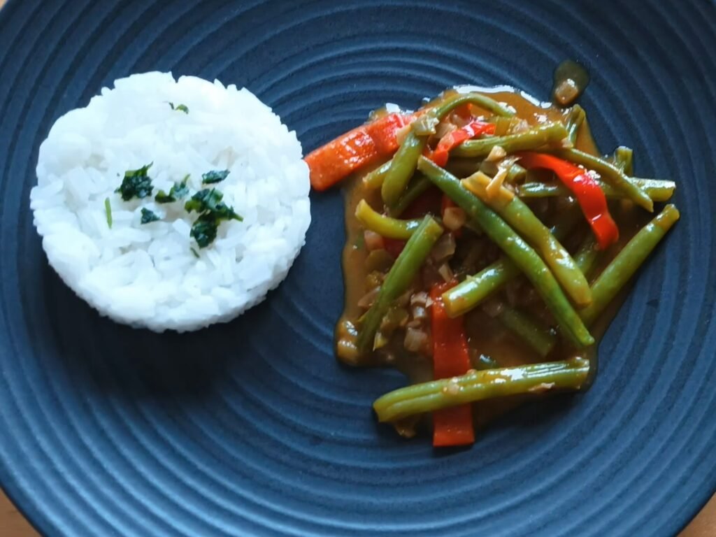 Einfaches Bohnencurry mit Kokosmilch