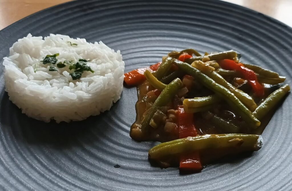 Einfaches Bohnencurry mit Kokosmilch