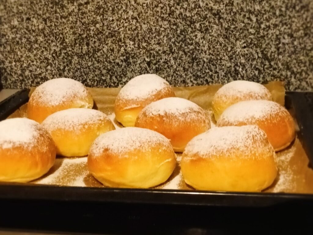 Faschingskrapfen aus dem Backofen mit Vanillecreme