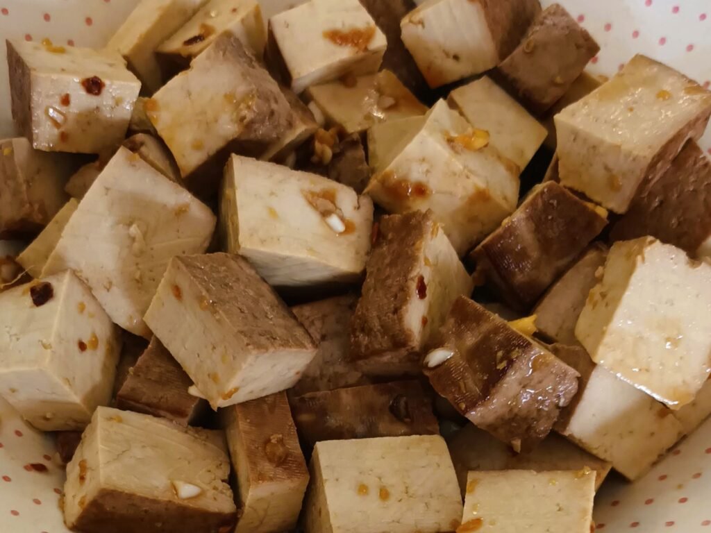 Sticky Tofu mit Süß-Sauer-Sauce