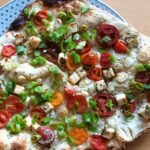 Flammkuchen mit Kirschtomaten und Feta