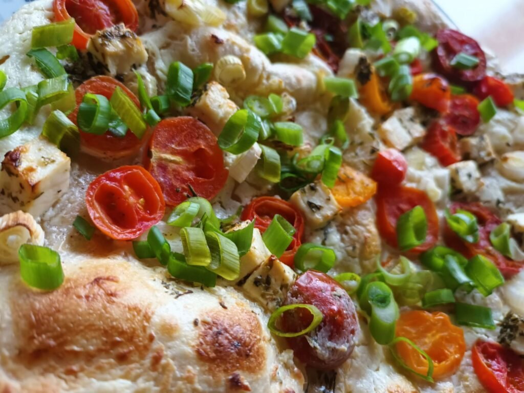 Flammkuchen mit Kirschtomaten und Feta