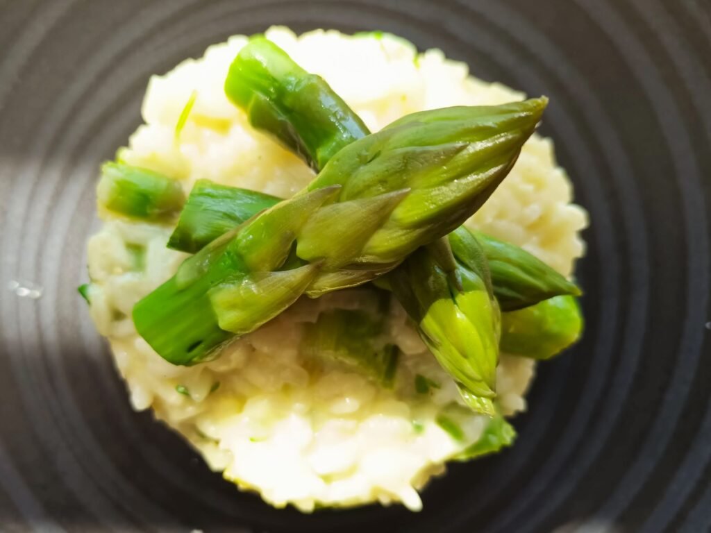 Spargelrisotto mit grünem Spargel