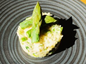 Spargelrisotto mit grünem Spargel