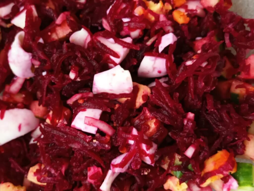Pinker Nudelsalat mit Rote Bete