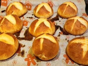Laugenbrötchen mit Sauerteig