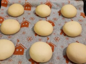 Laugenbrötchen mit Sauerteig