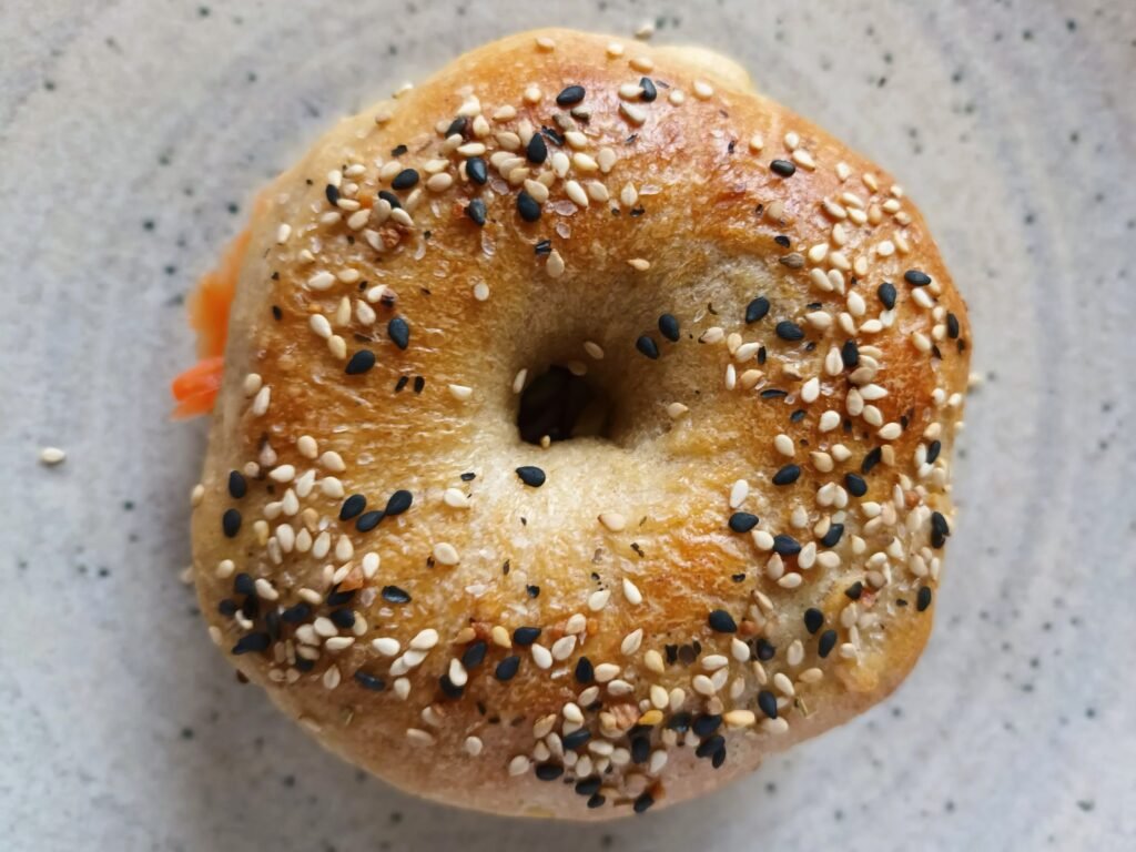 Bagel mit Lachs und Frischkäse