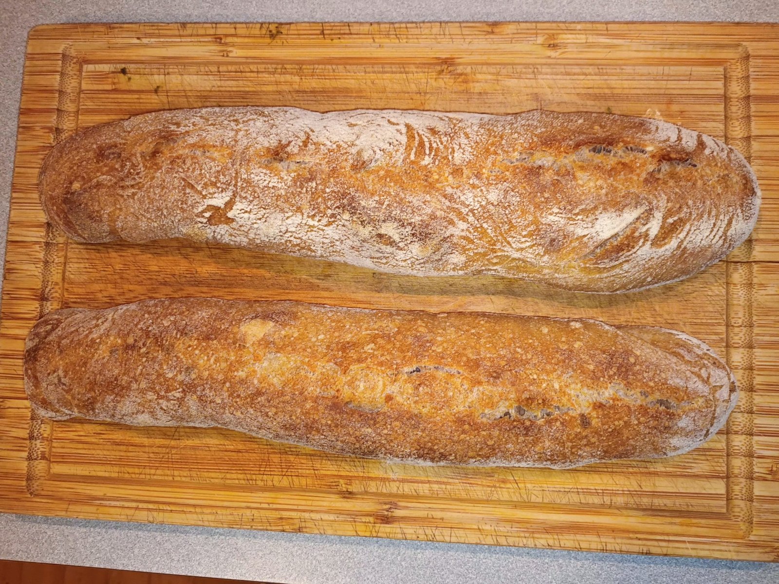 Rustikale Sauerteig-Baguettes